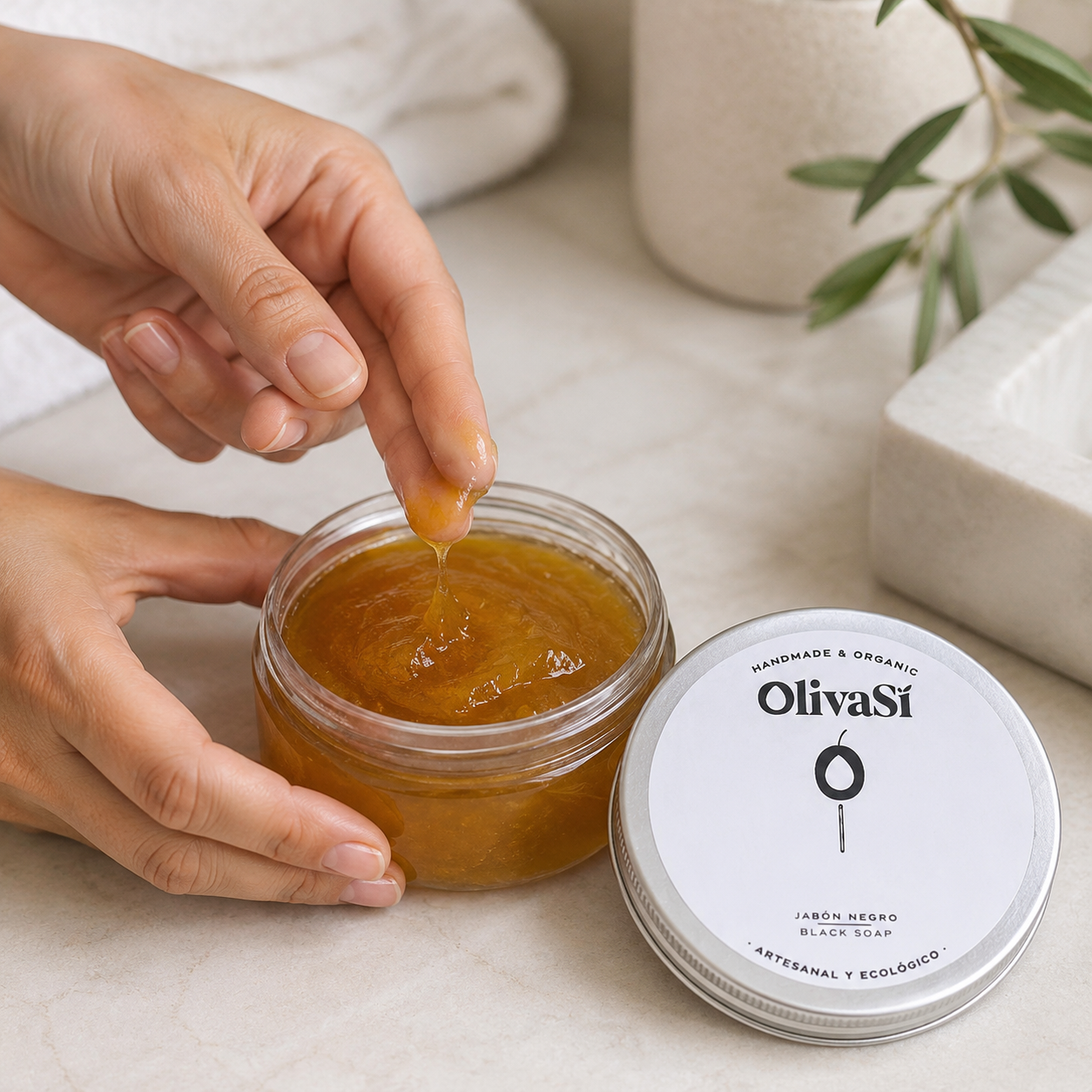 Jabón Negro Artesanal a Base de Aceite de Oliva Virgen Extra y Eucalipto | COSMOS NATURAL | 200 ml