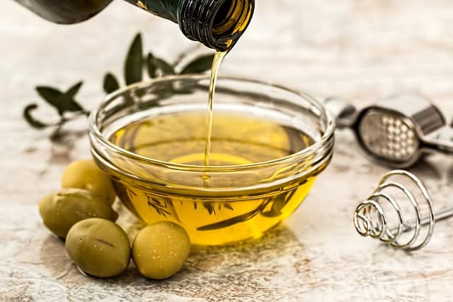 olive-oil-in-glass